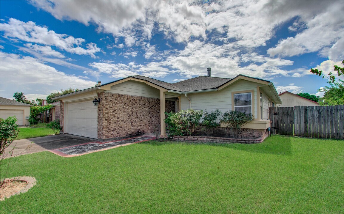 11323 Windmark Dr in Houston, TX - Building Photo