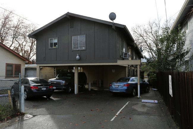 1023 W St in Sacramento, CA - Foto de edificio - Building Photo