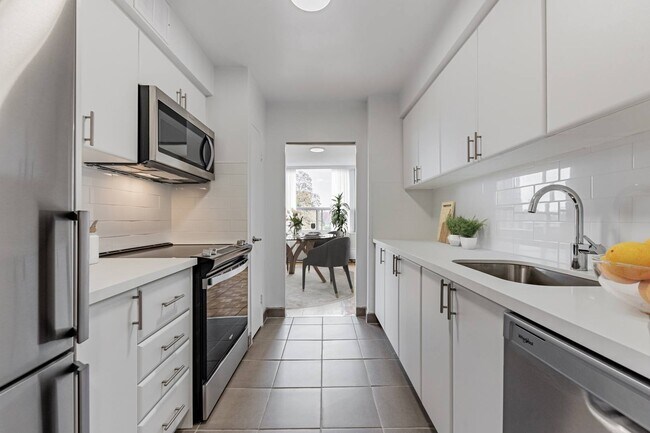 606 Avenue Road in Toronto, ON - Building Photo - Building Photo