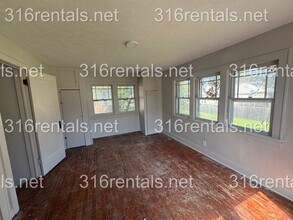 616 N Walnut St in Newton, KS - Building Photo - Building Photo