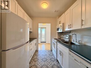 28 Upper Canada Dr in Toronto, ON - Building Photo - Building Photo