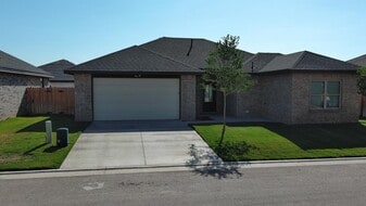 1104 Osprey Dr in Midland, TX - Building Photo