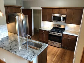 400 Broad St, Unit 1 in Syracuse, NY - Building Photo