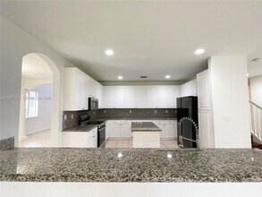 7636 SW 193rd Ln in Cutler Bay, FL - Foto de edificio - Building Photo