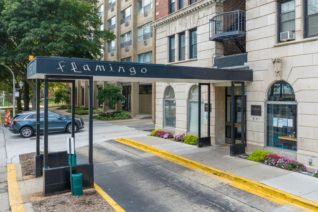 The Flamingo Apartments in Chicago, IL - Building Photo