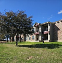 Crestview Place Apartments in Decatur, TX - Foto de edificio - Building Photo