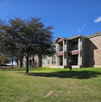 Crestview Place Apartments in Decatur, TX - Building Photo - Building Photo