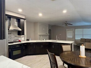 9431 Water Edge Point Ln in Humble, TX - Building Photo - Building Photo