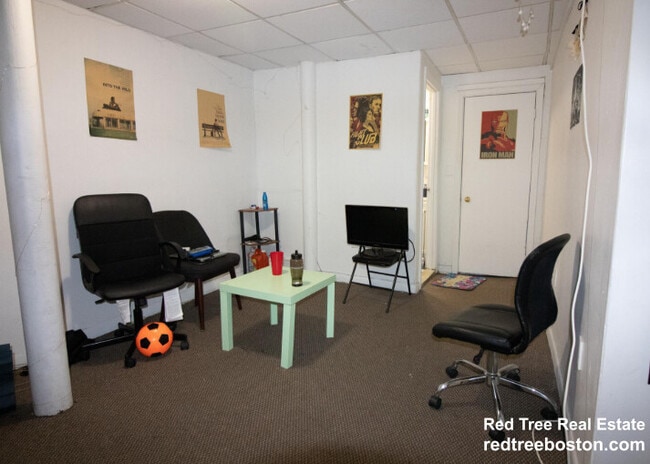 238 Hemenway St, Unit B6 in Boston, MA - Foto de edificio - Building Photo