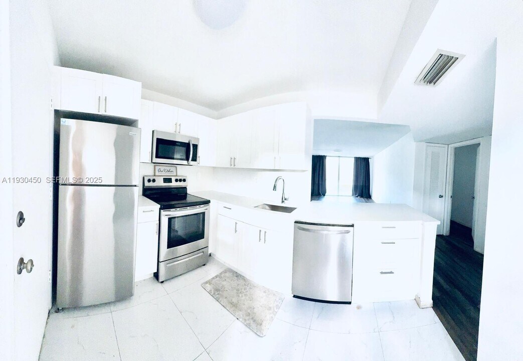 1401 NE 191st St in Miami, FL - Building Photo