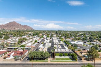 4401 N 40th St in Phoenix, AZ - Building Photo - Building Photo