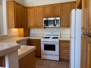 7712 Crown Heights Ct in Vallejo, CA - Foto de edificio - Building Photo