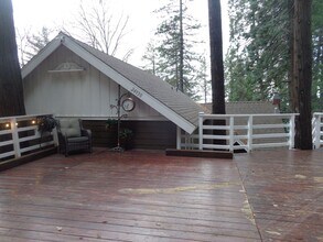 24390 Knoll Cir Dr in Crestline, CA - Building Photo - Building Photo