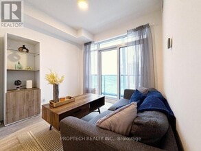 50 Upper Mall Wy in Vaughan, ON - Building Photo - Building Photo