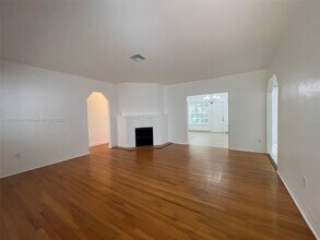 845 Lorca St in Miami, FL - Building Photo - Building Photo