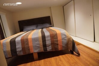 242 W 72nd St-Unit -: 1F in New York, NY - Foto de edificio - Building Photo