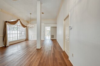 5007 Maple Brook Ln in Houston, TX - Building Photo - Building Photo