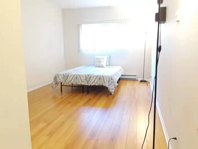 property at 1424 Amherst Ave