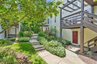 10070 Oakton Terrace Rd in Oakton, VA - Building Photo - Building Photo