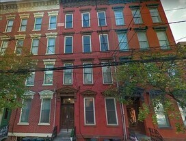 253 5th St in Jersey City, NJ - Building Photo