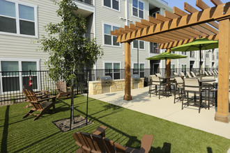 Urban Oaks in Austin, TX - Building Photo - Building Photo