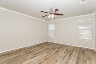 326 Silver Bit in San Antonio, TX - Foto de edificio - Building Photo