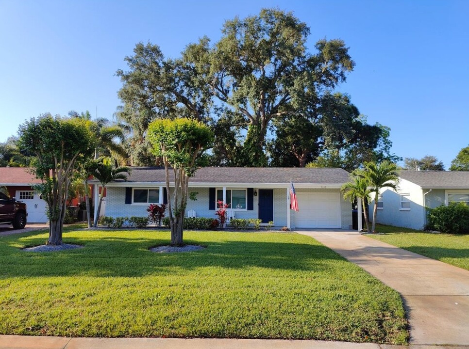 5332 10th Ave N in St. Petersburg, FL - Foto de edificio