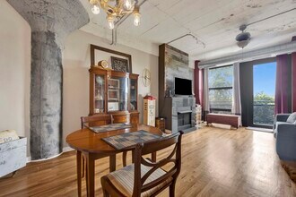 1071 W 15th St in Chicago, IL - Building Photo - Building Photo