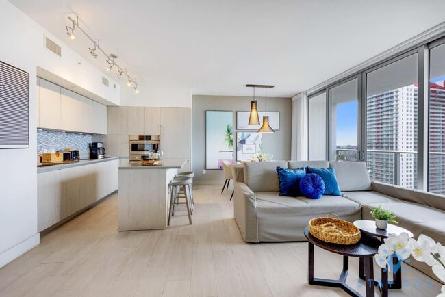 4010 S Ocean Dr in Hollywood, FL - Building Photo - Building Photo