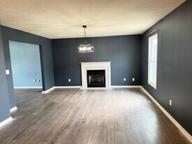 1105 Shelbourne Dr in Normal, IL - Building Photo