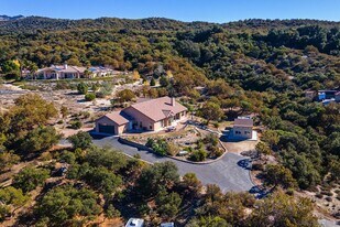 32153 Cerrada del Coyote in Warner Springs, CA - Building Photo