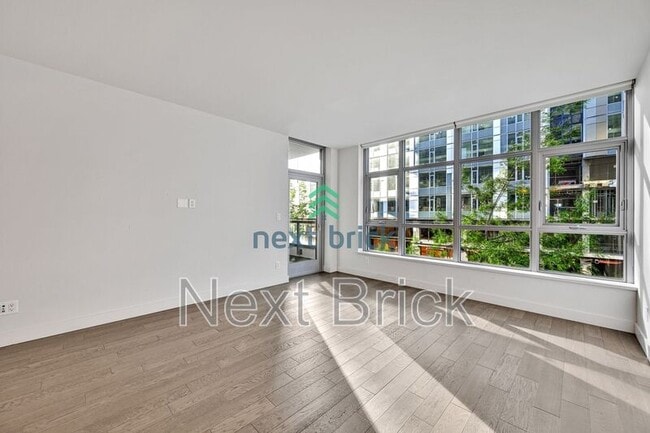 588 Bell St in Seattle, WA - Building Photo - Building Photo