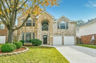 815 Robins Way in Stafford, TX - Building Photo