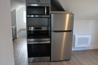 76 Park St, Unit 3 in North Attleboro, MA - Foto de edificio - Building Photo