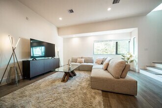 2212 Francis St in Houston, TX - Building Photo - Building Photo