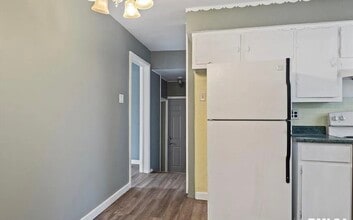 1127 N 6th St, Unit 2 in Springfield, IL - Building Photo - Building Photo