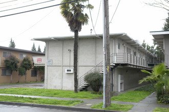 25039 Cypress Ave in Hayward, CA - Building Photo - Building Photo