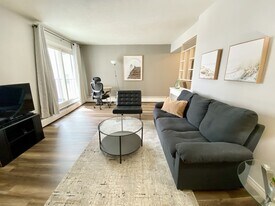 8310-8310 Jasper Ave in Edmonton, AB - Building Photo