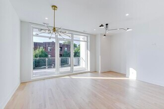2456 W Cortez St in Chicago, IL - Foto de edificio - Building Photo