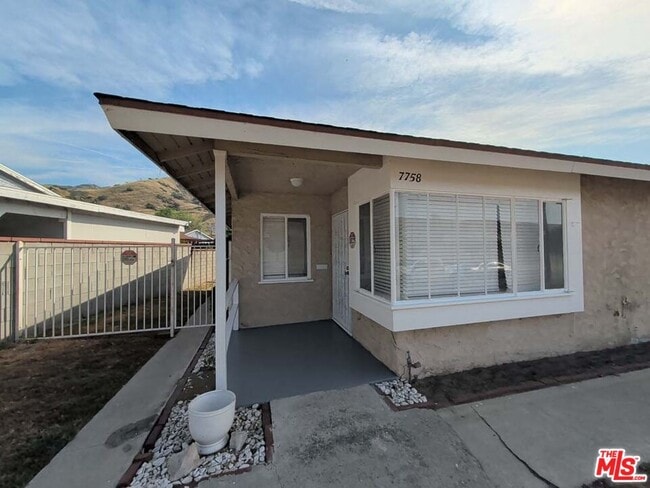 7758 N Glenoaks Blvd in Burbank, CA - Building Photo - Building Photo