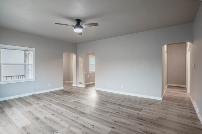 87 N Center St in American Fork, UT - Building Photo - Interior Photo