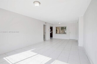 10001 W Bay Harbor Dr in Bay Harbor Islands, FL - Building Photo - Building Photo