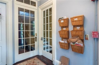 8 Cottage St in Newport, RI - Building Photo - Building Photo