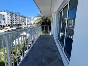 3681 NE 170th St in North Miami Beach, FL - Building Photo - Building Photo