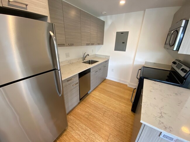 74 Ashford St, Unit 201 in Boston, MA - Foto de edificio - Building Photo