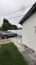 2415 Thomas St in Hollywood, FL - Building Photo - Building Photo