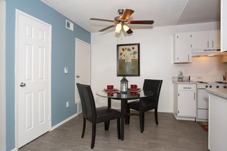 Vista Gardens Apartments in Hemet, CA - Foto de edificio - Interior Photo