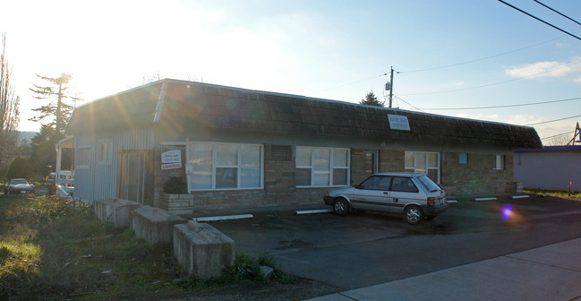 7316 River Rd E in Puyallup, WA - Foto de edificio - Building Photo