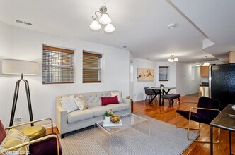 2435 N Washtenaw Ave in Chicago, IL - Building Photo - Building Photo