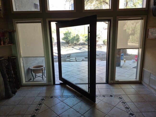 2620 N Prospectors Rd in Apache Junction, AZ - Foto de edificio - Building Photo